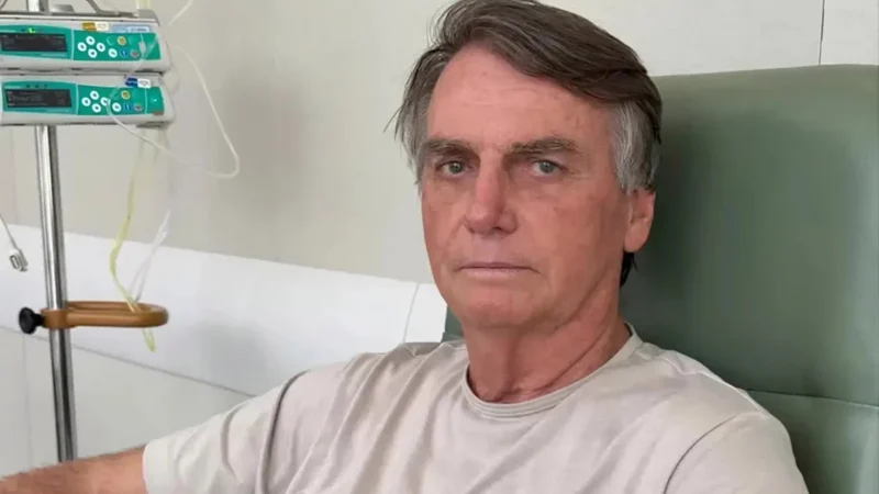 Reviravolta na Defesa de Bolsonaro: Desistência Surpreendente de Pedido de Revisão de Pena Abala Cenário Jurídico