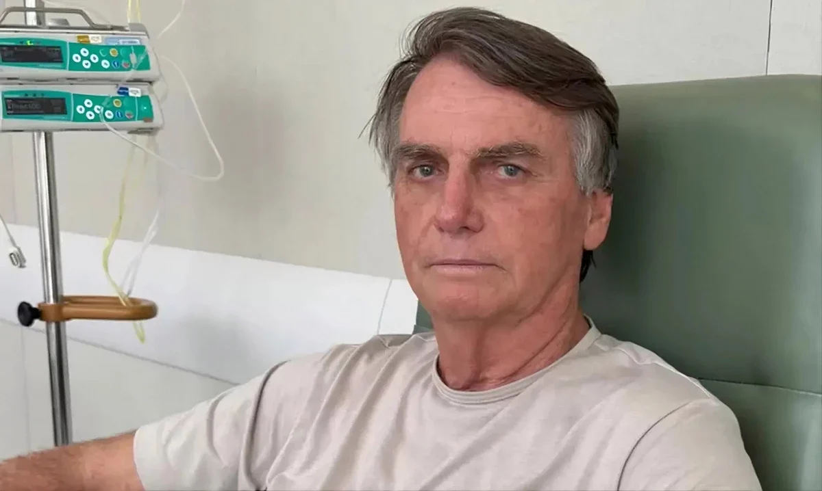 Reviravolta na Defesa de Bolsonaro: Desistência Surpreendente de Pedido de Revisão de Pena Abala Cenário Jurídico