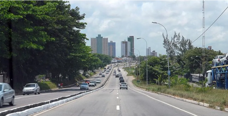 Obra de restauração interdita trecho da BR-230