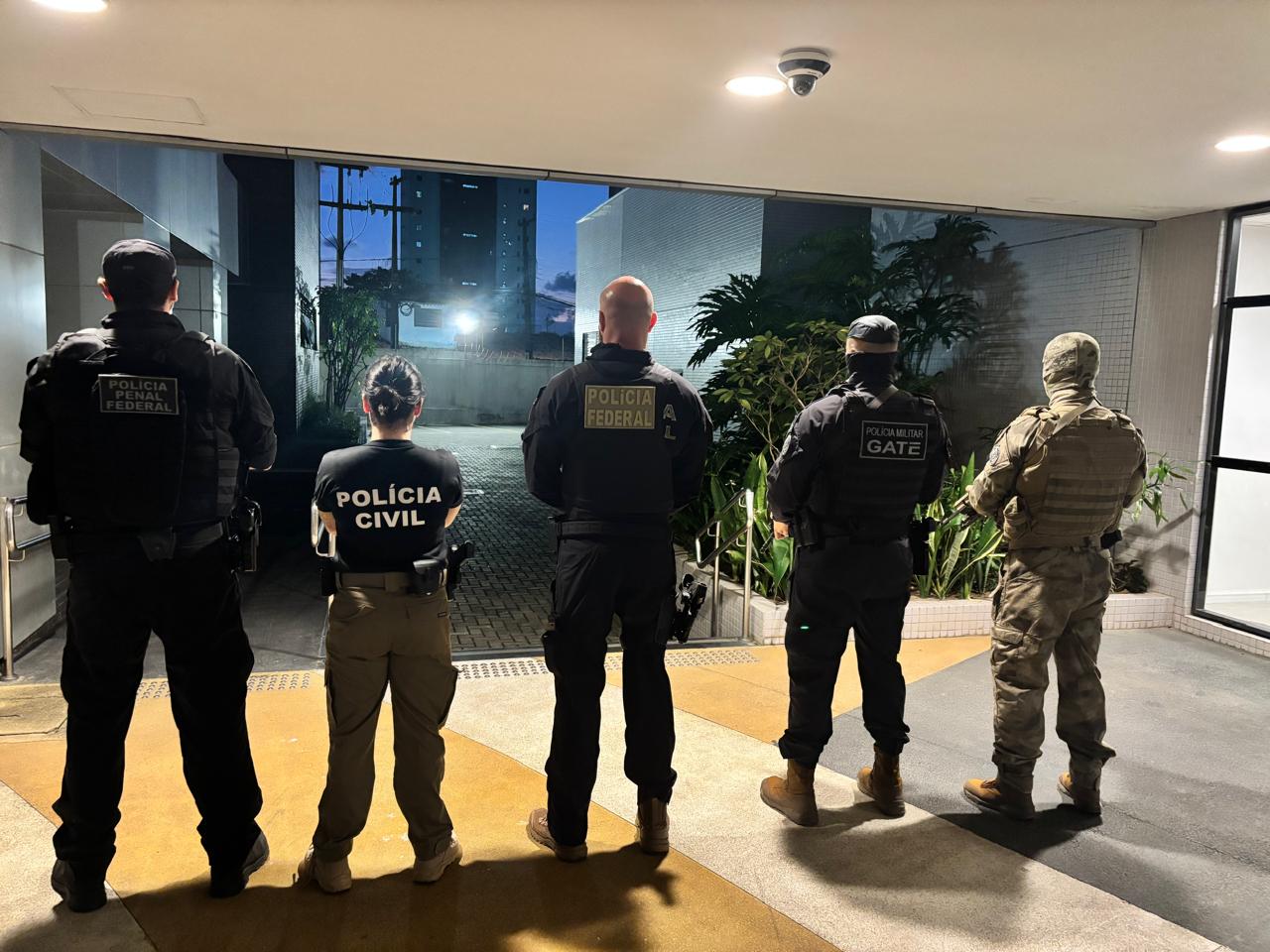 Operação da PF cumpre 30 mandados contra grupo criminoso na Paraíba