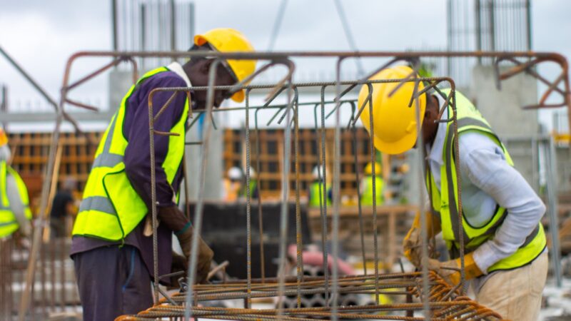 Com presença de ministro, construção civil assina Pacto do Trabalho Decente na sede do Sinduscon-JP