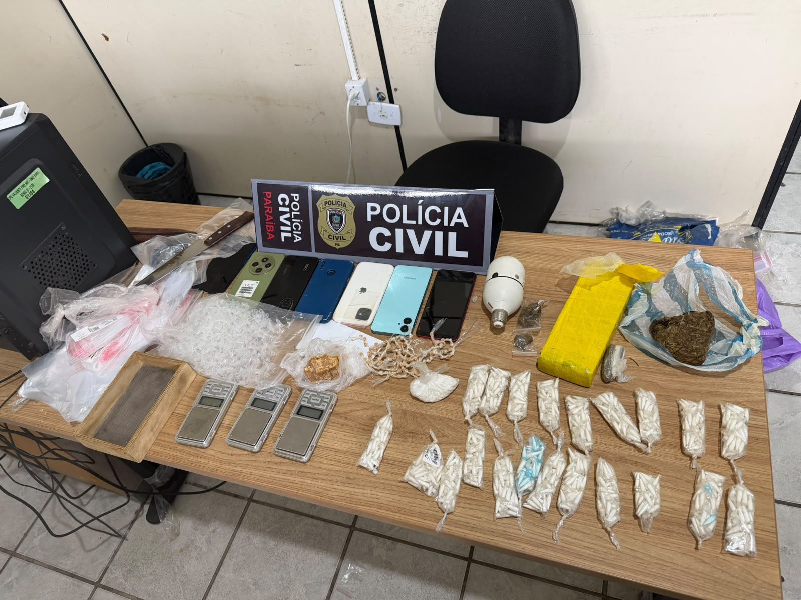Polícia Civil encontra drogas prontas para venda durante operação em Alagoa Grande