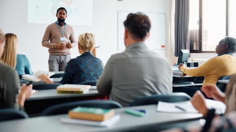 Formação de professores em tecnologia cai na rede municipal