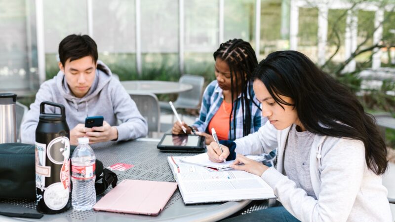 Wizard e Escola da Nuvem unem forças para capacitar jovens