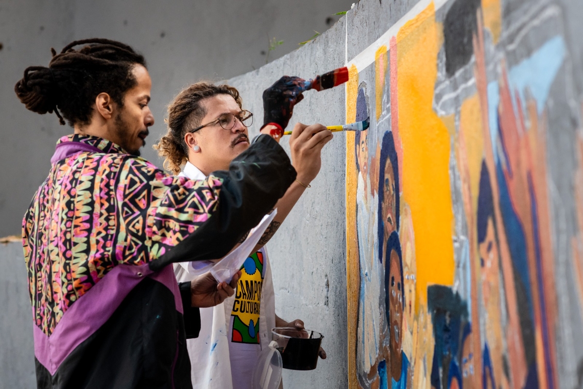 Campos Culturais transforma quadra em arte em Santos Dumont