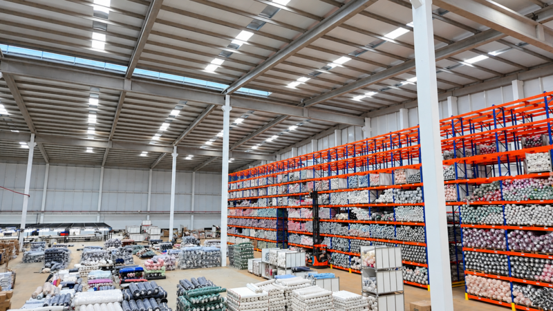 Juros altos: retrofit com luz natural reduz custo industrial