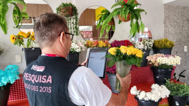 Finados: preço do arranjo de flores pode ser encontrado por até R$ 850,00 em JP