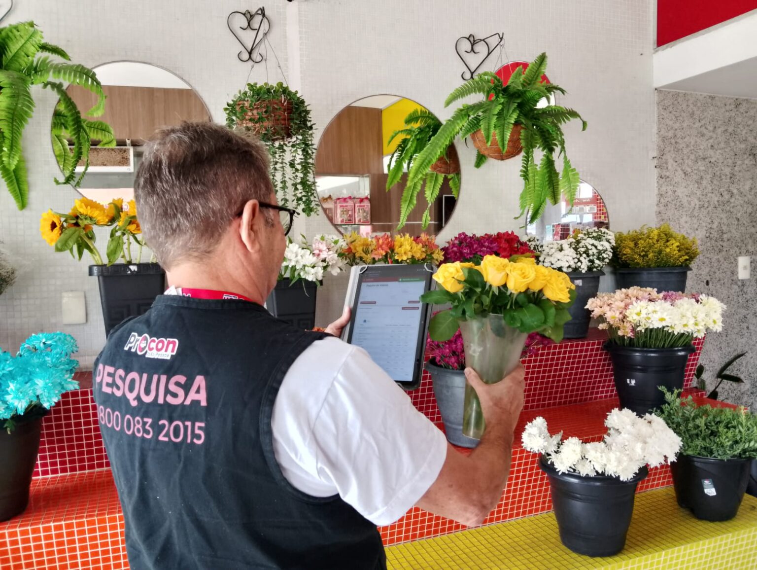 Finados: preço do arranjo de flores pode ser encontrado por até R$ 850,00 em JP