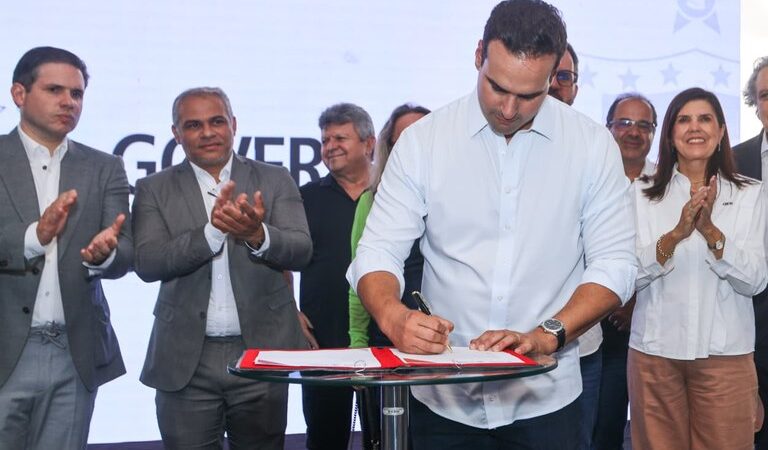 Lucas Ribeiro assina aditivo de R$ 6,7 milhões para obra no Porto de Cabedelo
