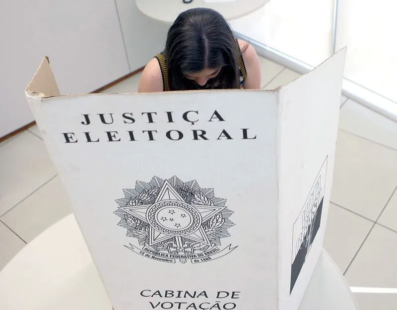 MP Eleitoral apura falta de ônibus, uso de celulares e sorteio de moto na Paraíba