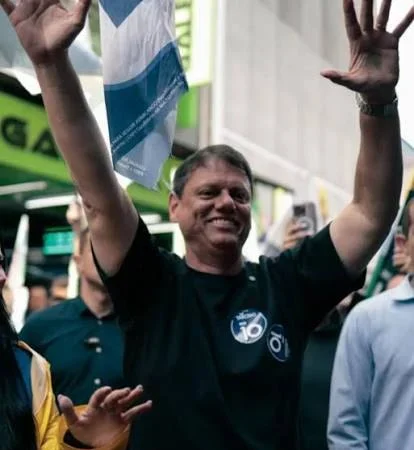 Tarcísio de Freitas é reeleito Governador de São Paulo com 62,85% dos votos, superando Fernando Haddad em disputa acirrada