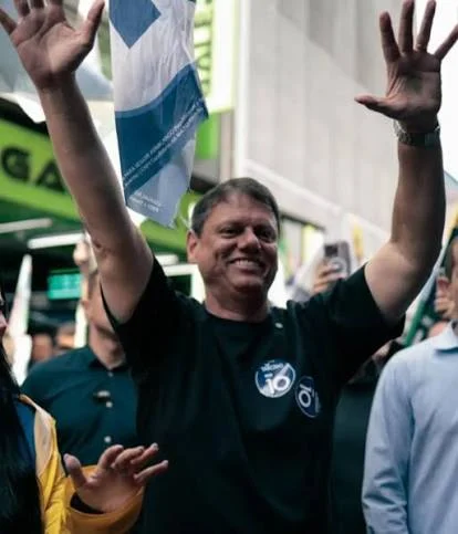 Tarcísio de Freitas é reeleito Governador de São Paulo com 62,85% dos votos, superando Fernando Haddad em disputa acirrada
