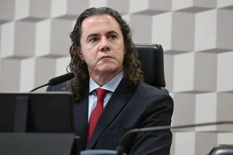 Veneziano celebra reeleição como “vitória da moralidade” e aponta Cícero como “vítima” de ataques na Paraíba