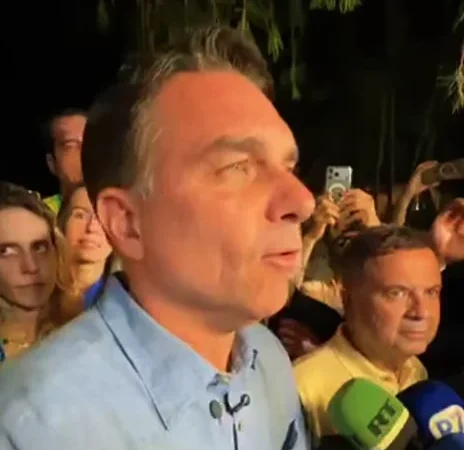 Flávio Bolsonaro Confirma Participação em Debates contra Lula no 2º Turno: ‘Sempre Quis’