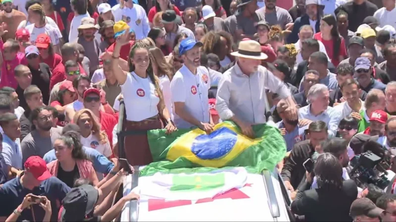 Lula promete embates acirrados com Flávio Bolsonaro no 2º turno: “Vai ter muito debate na televisão e na internet”
