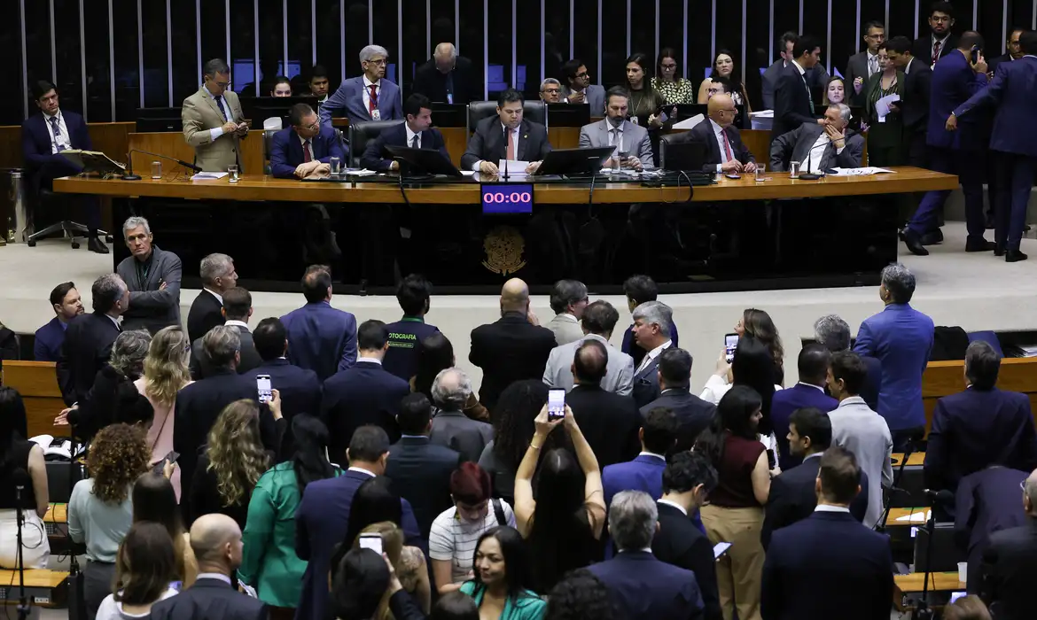 Fim da Escala 6×1: Alcolumbre marca votação decisiva no Senado para quarta-feira; entenda os impactos