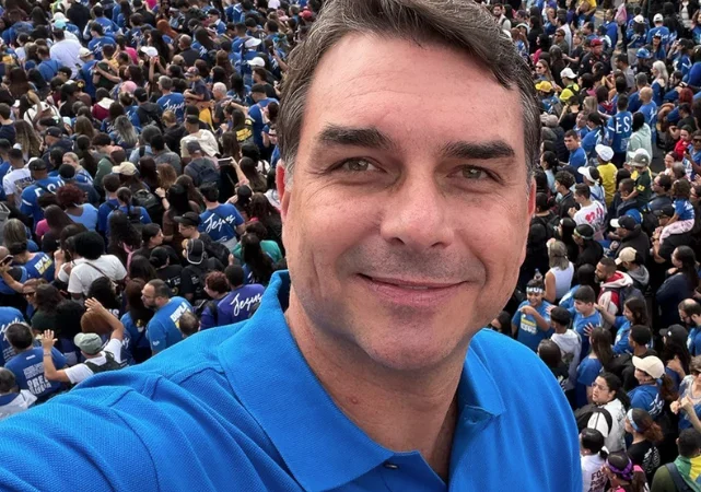 Falha em Propaganda de Flávio Bolsonaro: TSE Explica Falha Técnica e Promete Reprise da Peça Sem Áudio