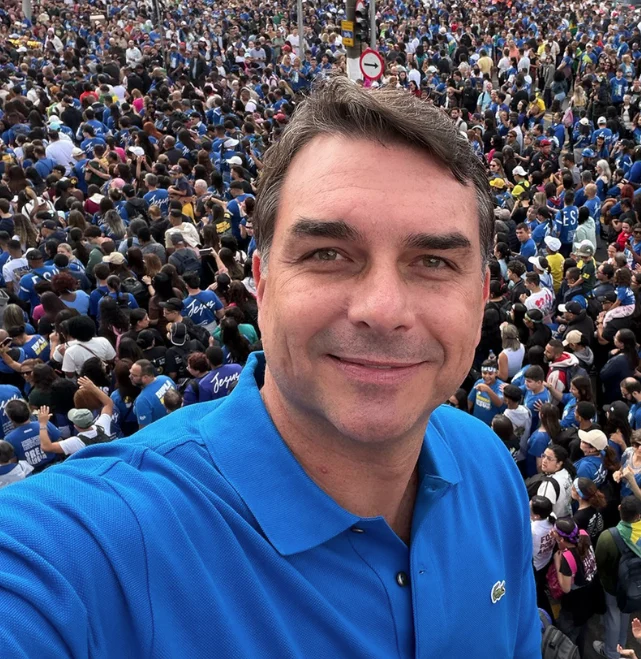 Falha em Propaganda de Flávio Bolsonaro: TSE Explica Falha Técnica e Promete Reprise da Peça Sem Áudio