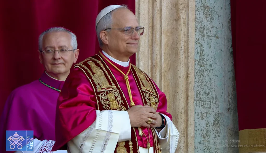 Papa Leão XIV passa por cirurgia de pulmão no Vaticano após diagnóstico de câncer, recuperação em andamento
