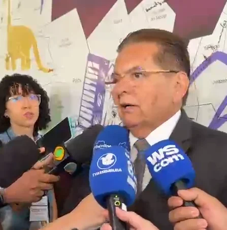 Adriano Galdino: “Nada mais ridículo que o pobre de direita”, critica eleitorado conservador e evangélico na Paraíba