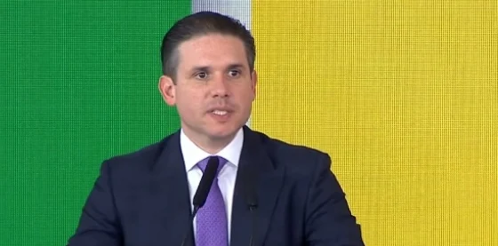 Hugo Motta articula reeleição na Câmara com apoio da esquerda, enquanto Centrão tenta frear avanço do PL nas presidências do Congresso