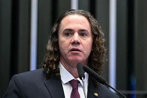 Tensão no Senado: Veneziano e Rogério Marinho trocam farpas sobre apoio a Lula e Flávio Bolsonaro