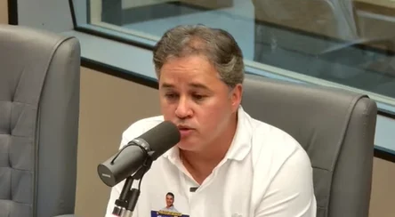 Efraim Filho avalia Cabo Gilberto como nome legítimo para prefeitura de João Pessoa em 2028, mas defende diálogo com Leo Bezerra sem pautas antecipadas