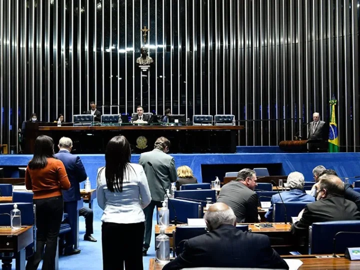 Fim da Escala 6×1: Lula e Congresso Promulgam Emenda Constitucional que Limita Jornada a 40 Horas Semanais
