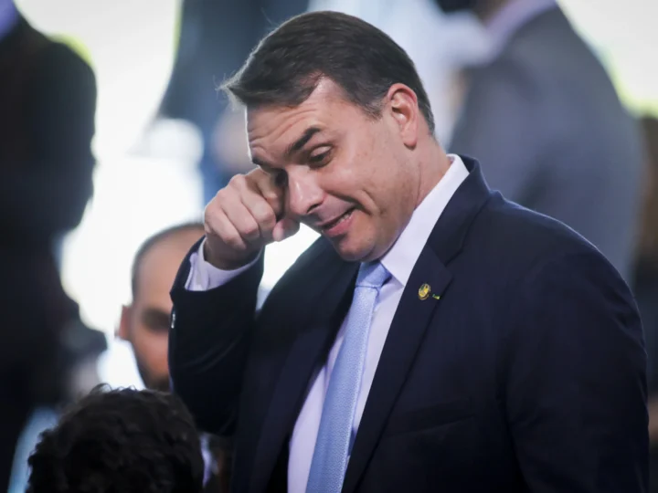 Flávio Bolsonaro recusa desafio de Lula para abrir sigilos bancário e fiscal antes da eleição; entenda o motivo