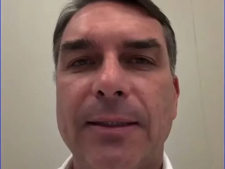 Flávio Bolsonaro Pede Acesso a Investigação de Lavagem de Dinheiro Sob Sigilo no STF