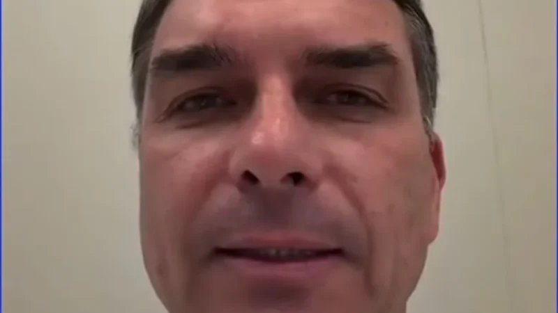 Flávio Bolsonaro Pede Acesso a Investigação de Lavagem de Dinheiro Sob Sigilo no STF