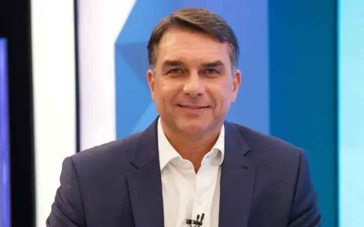 Flávio Bolsonaro condiciona liberação de sigilos à análise de documentos de Lula; Deltan Dallagnol será o responsável
