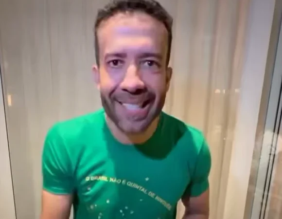 Flávio Bolsonaro Tenta Impedir Janones de Ir a Debate na Globo Convidando Ex-esposa do Deputado para Manobra Jurídica