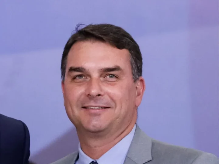 Bispos Católicos emitem Carta Aberta: Vitória de Flávio Bolsonaro é Ameaça à Democracia e Justiça Social, dizem religiosos