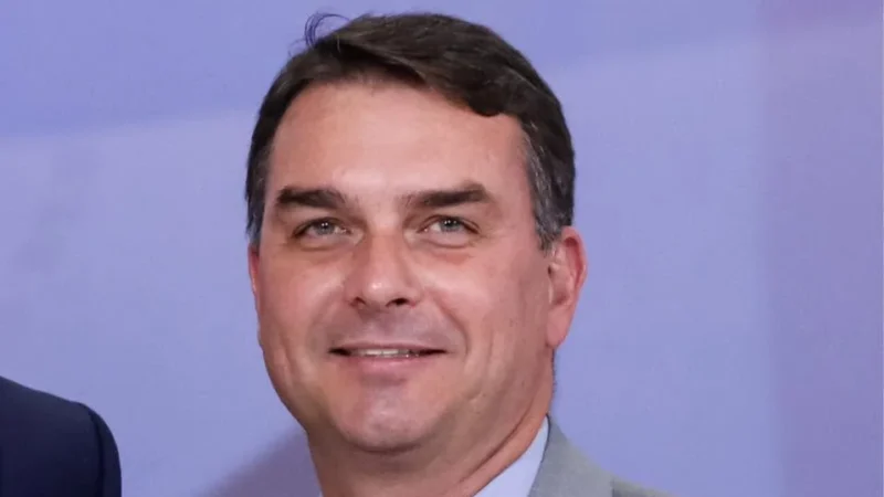 Bispos Católicos emitem Carta Aberta: Vitória de Flávio Bolsonaro é Ameaça à Democracia e Justiça Social, dizem religiosos