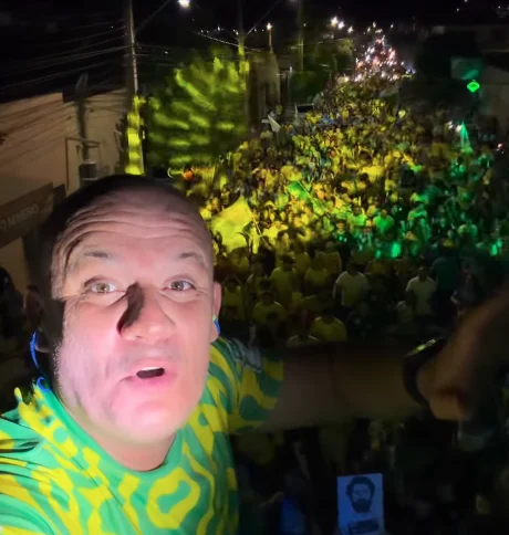 Pombal em Ebulição: Apoiadores de Flávio Bolsonaro Tomam as Ruas na Véspera do 2º Turno em Manifestação Vibrante