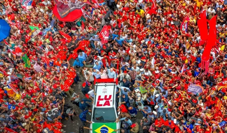 Lula Conquista 10,2 Milhões de Votos no 2º Turno e Supera Flávio Bolsonaro, Revertendo Derrota Inicial