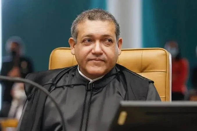 TSE desmente Flávio Bolsonaro: Fiscais do PL acompanharam apuração, mas não foram à sala-cofre restrita