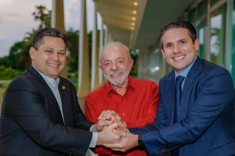 Hugo Motta e Alcolumbre se Reúnem com Lula Pós-Vitória e Defendem ‘Diálogo Constante’ para Avanço do Brasil