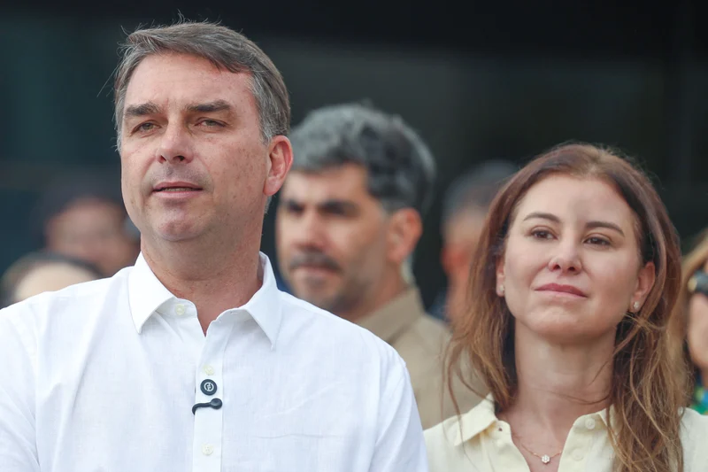 Flávio Bolsonaro nos EUA: Suposta Fuga com Conhecimento de Trump e Passaportes Cancelados pela PF