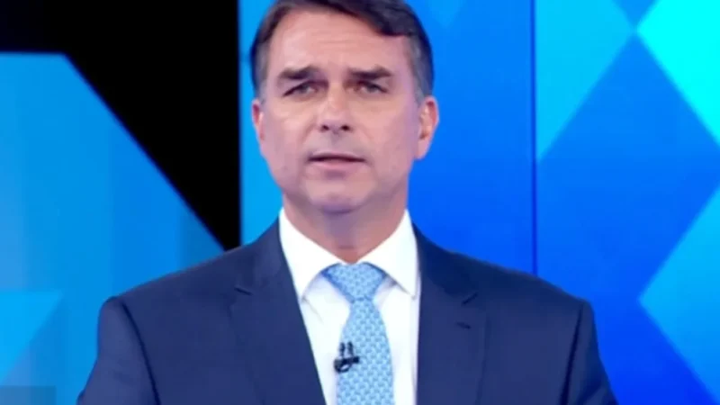 Flávio Bolsonaro: Passaportes Cancelados pela PF e Suspeitas de Saída do Brasil; Polícia Investiga