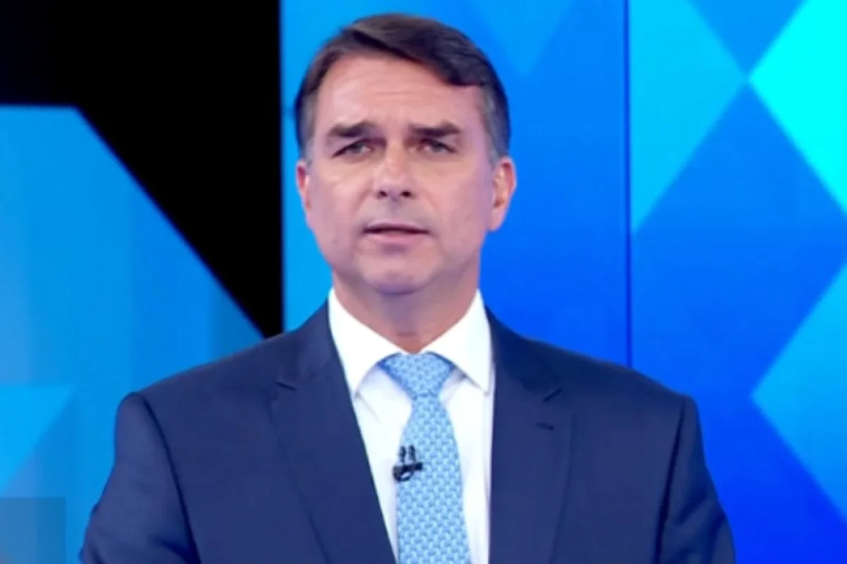 Flávio Bolsonaro: Passaportes Cancelados pela PF e Suspeitas de Saída do Brasil; Polícia Investiga