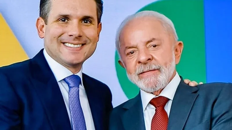 Hugo Motta busca apoio do PT e Lula para implementar o voto distrital misto nas eleições brasileiras a partir de 2034