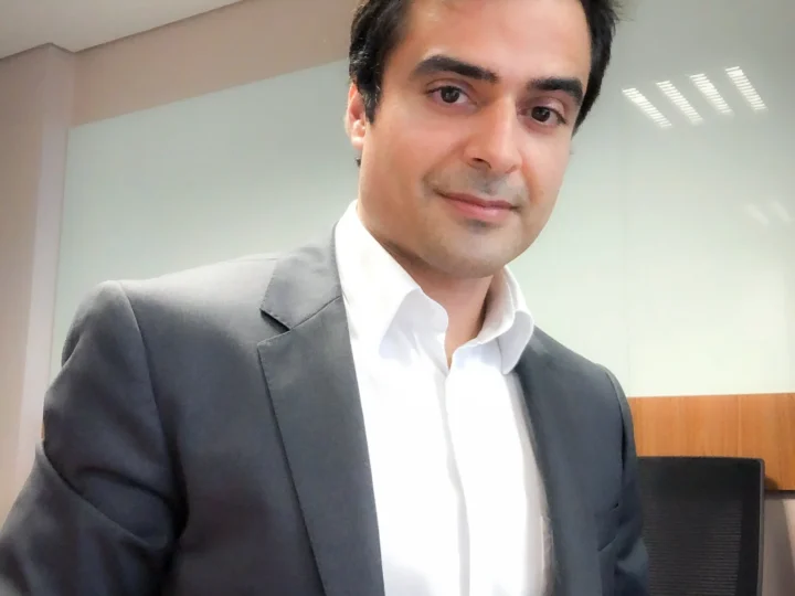 Bruno Roberto, ex-candidato do PL, revela vergonha de ter votado em Flávio Bolsonaro e aponta mudança de visão após ida para os EUA
