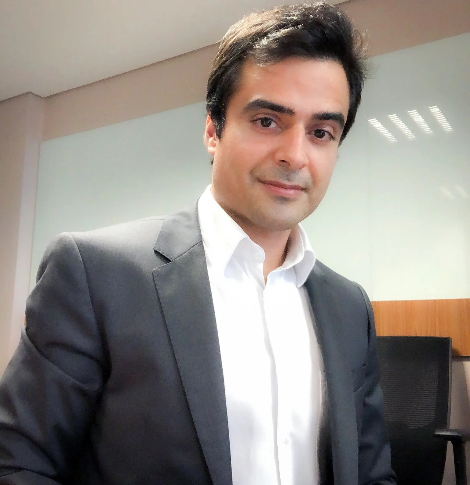 Bruno Roberto, ex-candidato do PL, revela vergonha de ter votado em Flávio Bolsonaro e aponta mudança de visão após ida para os EUA