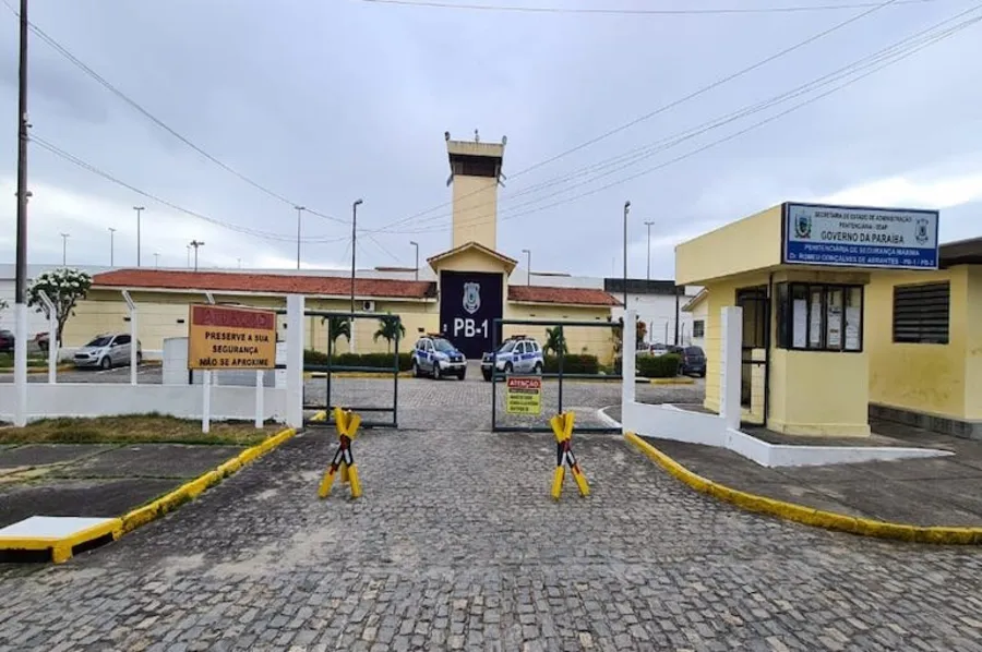 Pais suspeitos de matar bebê de 23 dias a facadas são transferidos para presídios de João Pessoa