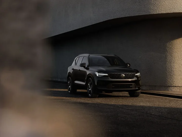 Volvo muda estratégia e terá XC40 híbrido no Brasil em 2027